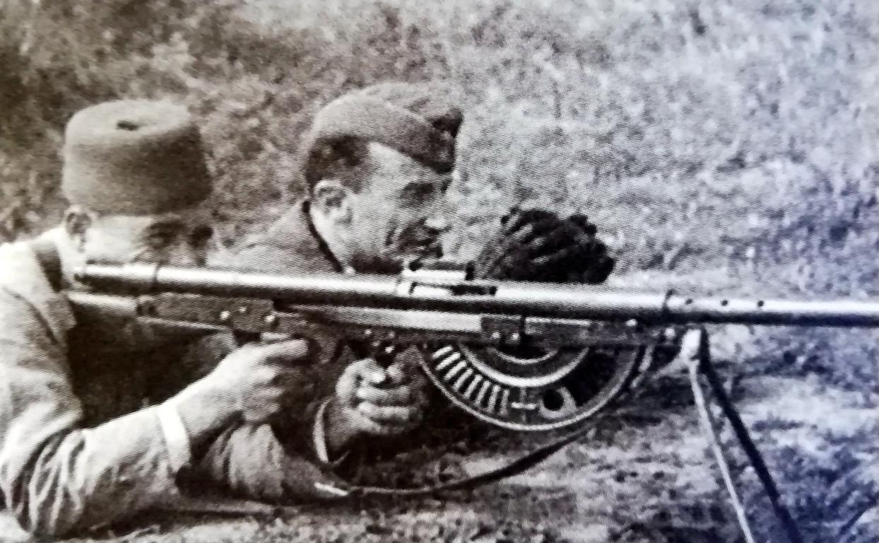 Soldats amb fussell metrallador