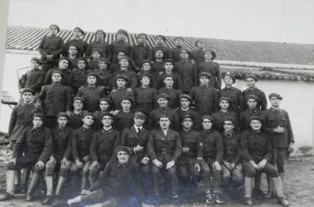 Militares del Regimiento de Artillería Ligera número 8 de Mataró durante los años 30