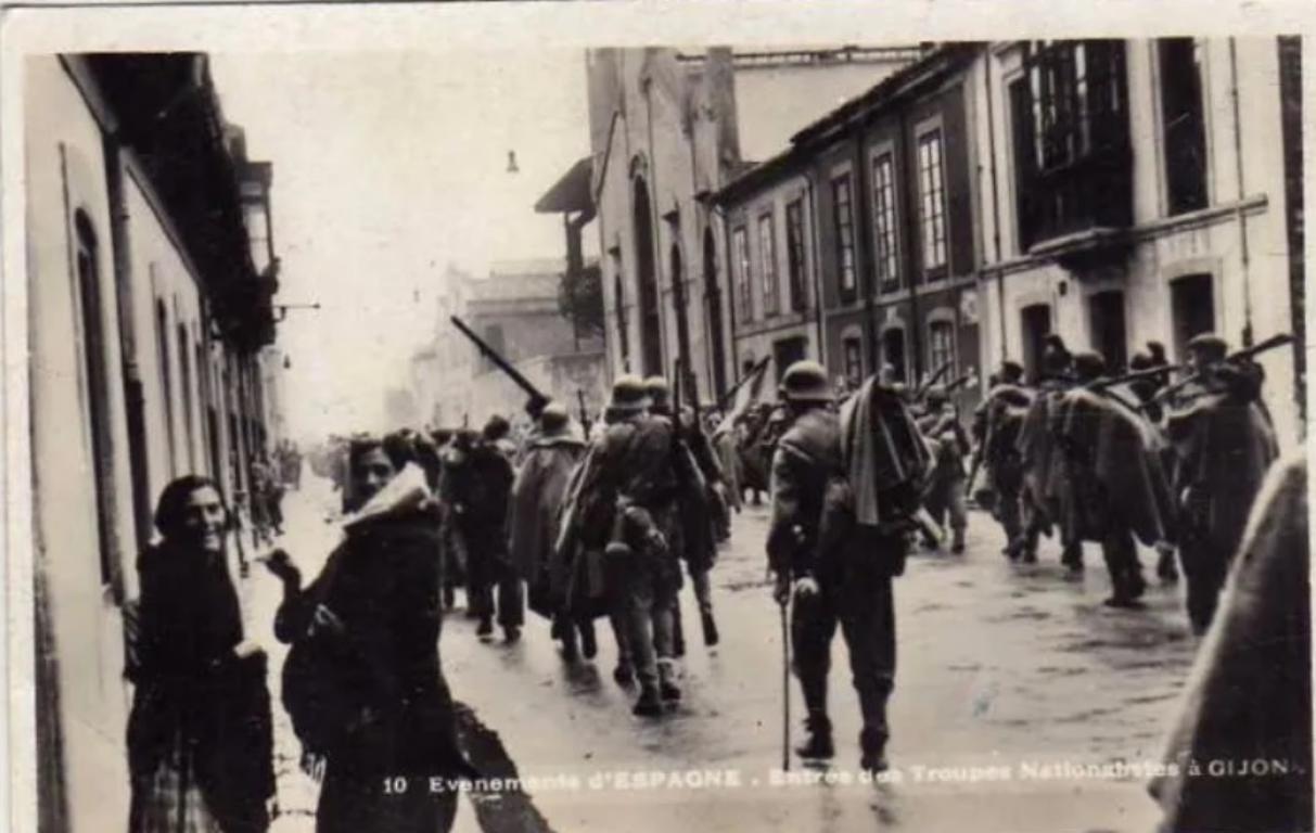 Entrada de las tropas franquistas en Gijón