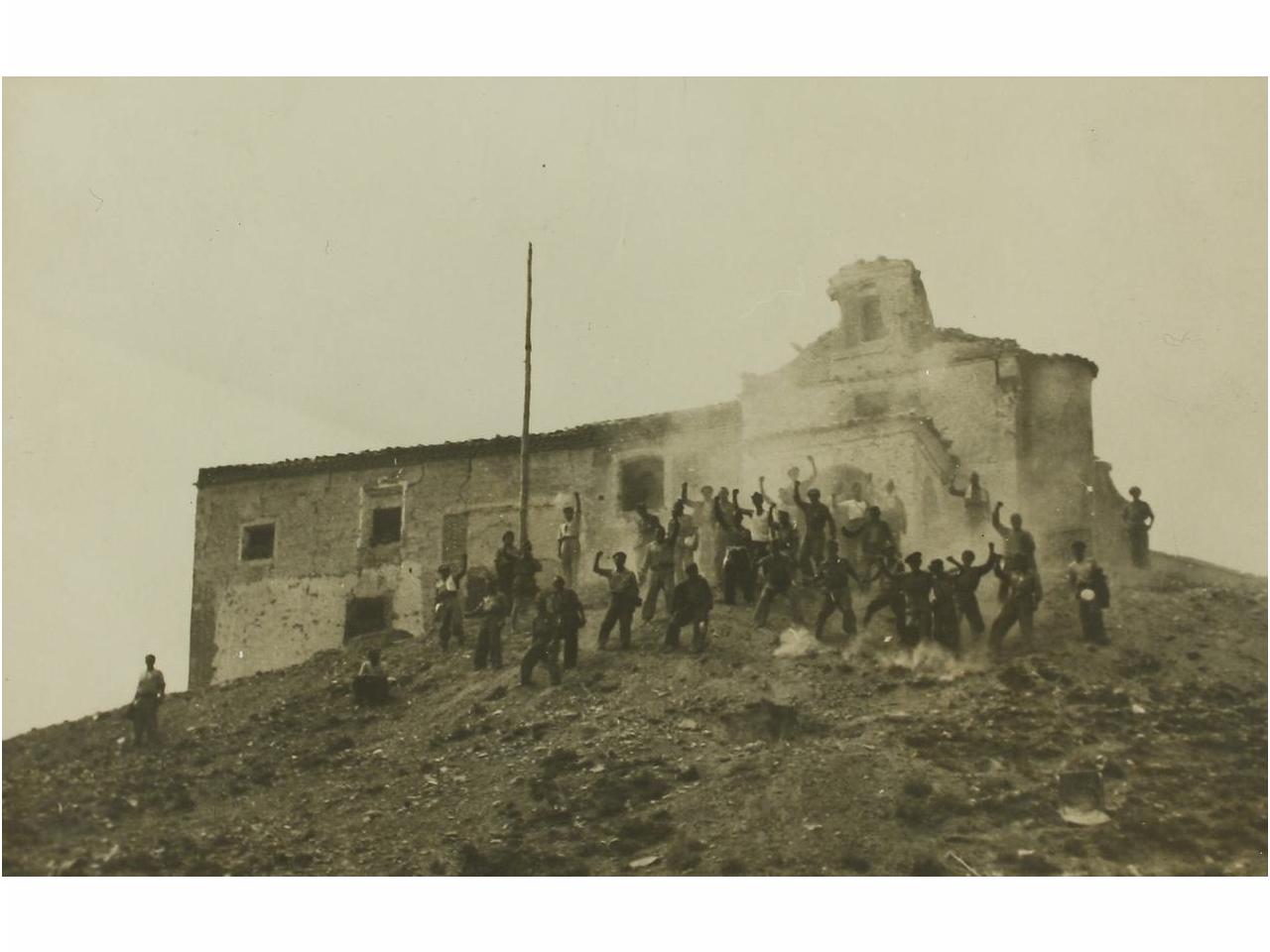 Imagen de tropas republicanas después de la conquista de la Ermita de Bonastre
