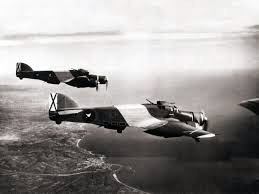 Avions italians sobrevolant el Cap de Salou