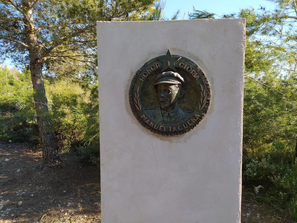 Placa en honor a Manuel Tagüeña, jefe del XV Cuerpo de Ejército